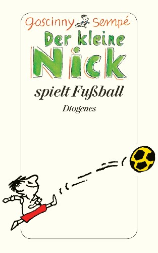 Der kleine Nick spielt Fußball